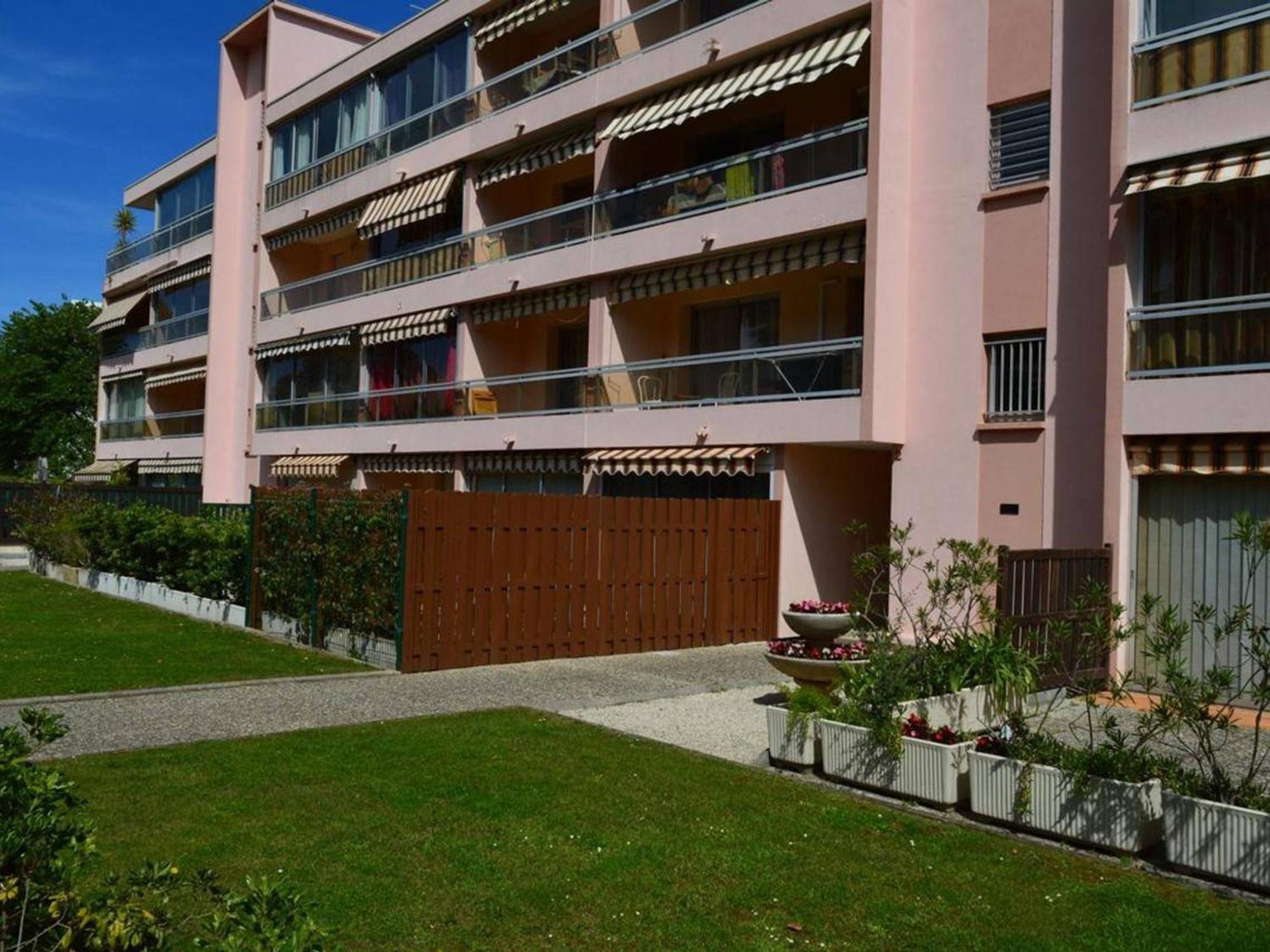 Studio Agreable Avec Loggia, Garage Et Plage A Proximite - 2 Couchages, Golfe-Juan - Fr-1-252-62 Kültér fotó