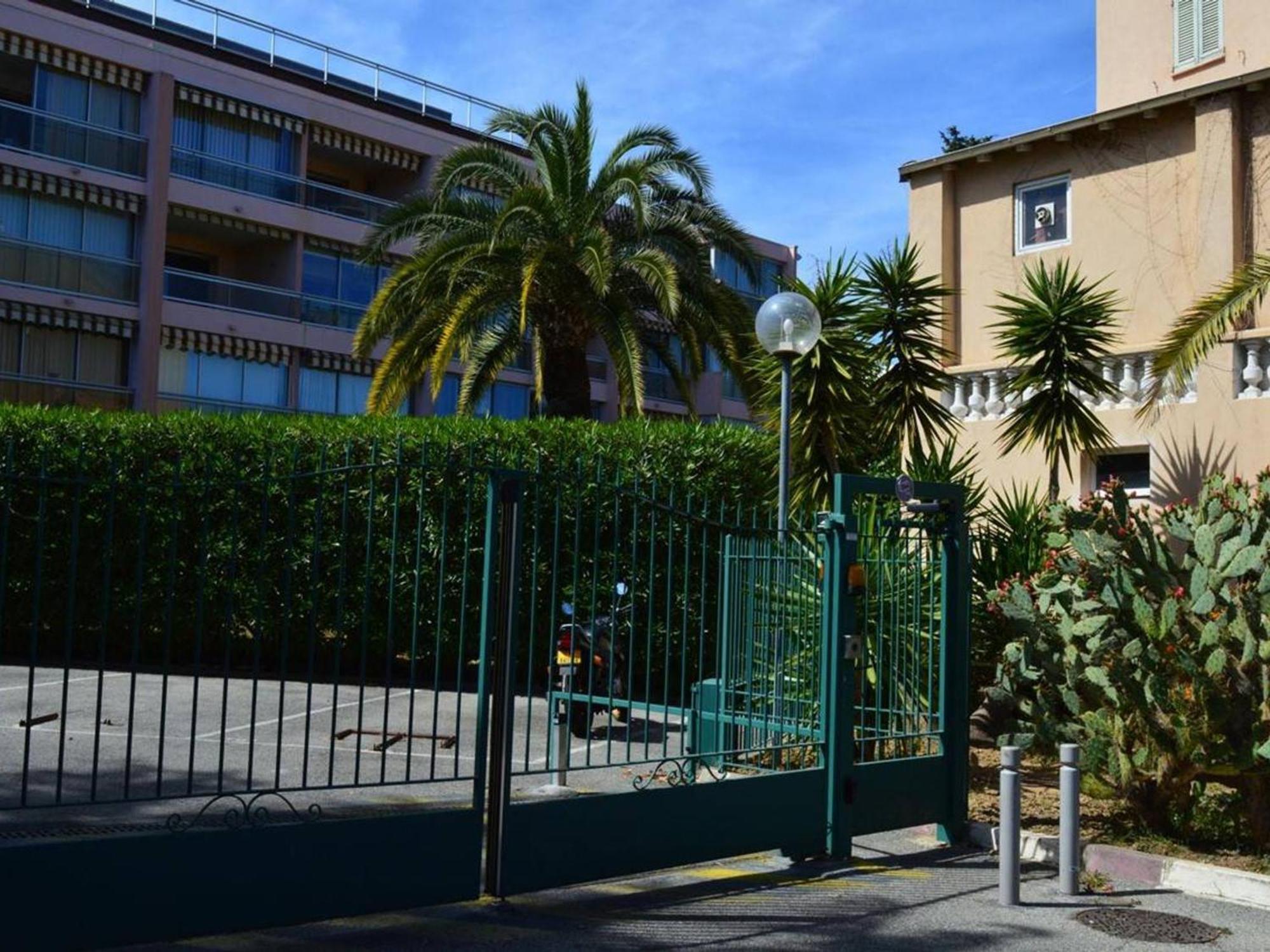 Studio Agreable Avec Loggia, Garage Et Plage A Proximite - 2 Couchages, Golfe-Juan - Fr-1-252-62 Kültér fotó